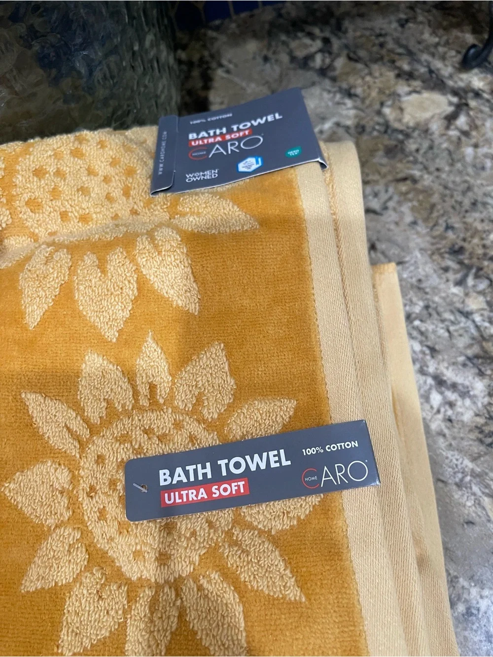 Caro Home plush yellow sunflower bath, hand, and tip towels bundle - Brand new!